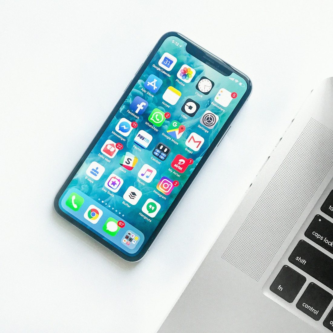 pg游戏 APP 赛程与赛事列表界面示意